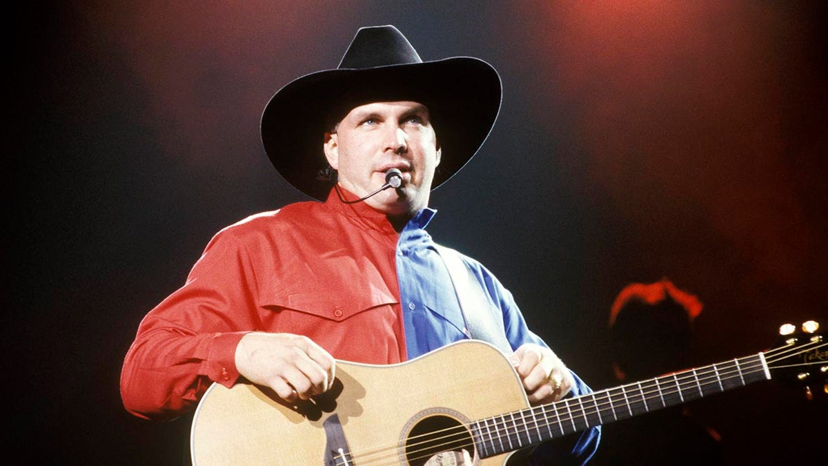 Garth Brooks To Perform  Music Live Show After Black Friday's First  NFL Game At Grand Opening Of His Nashville Bar
