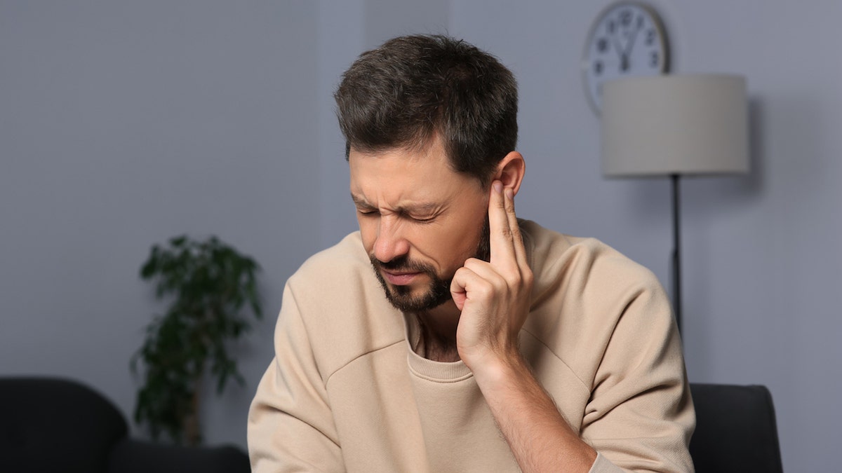 Man ringing ears