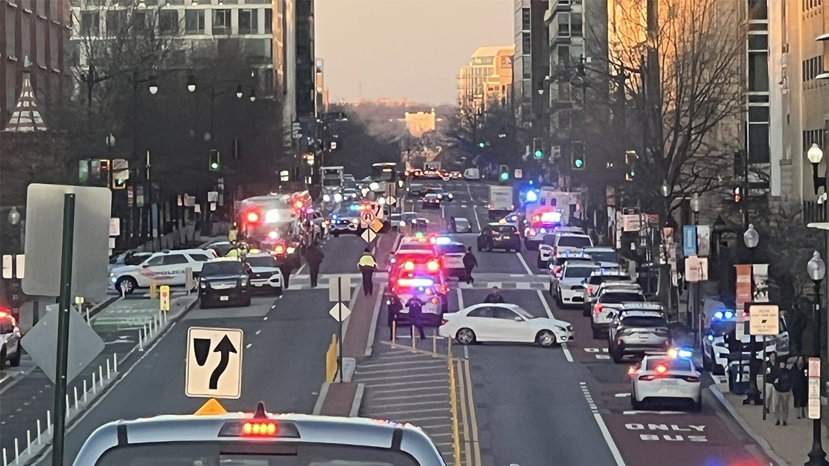 Photo of a massive police response in Navy Yard, Washington, D.C.