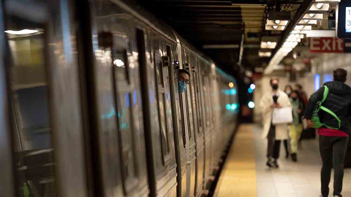NYC subway conductor slashed in neck at station, suspect at large | Fox ...