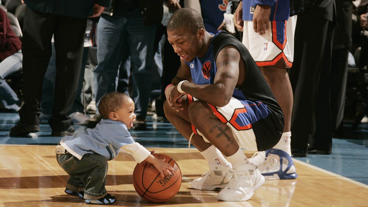 Nate Robinson and his son in 2006