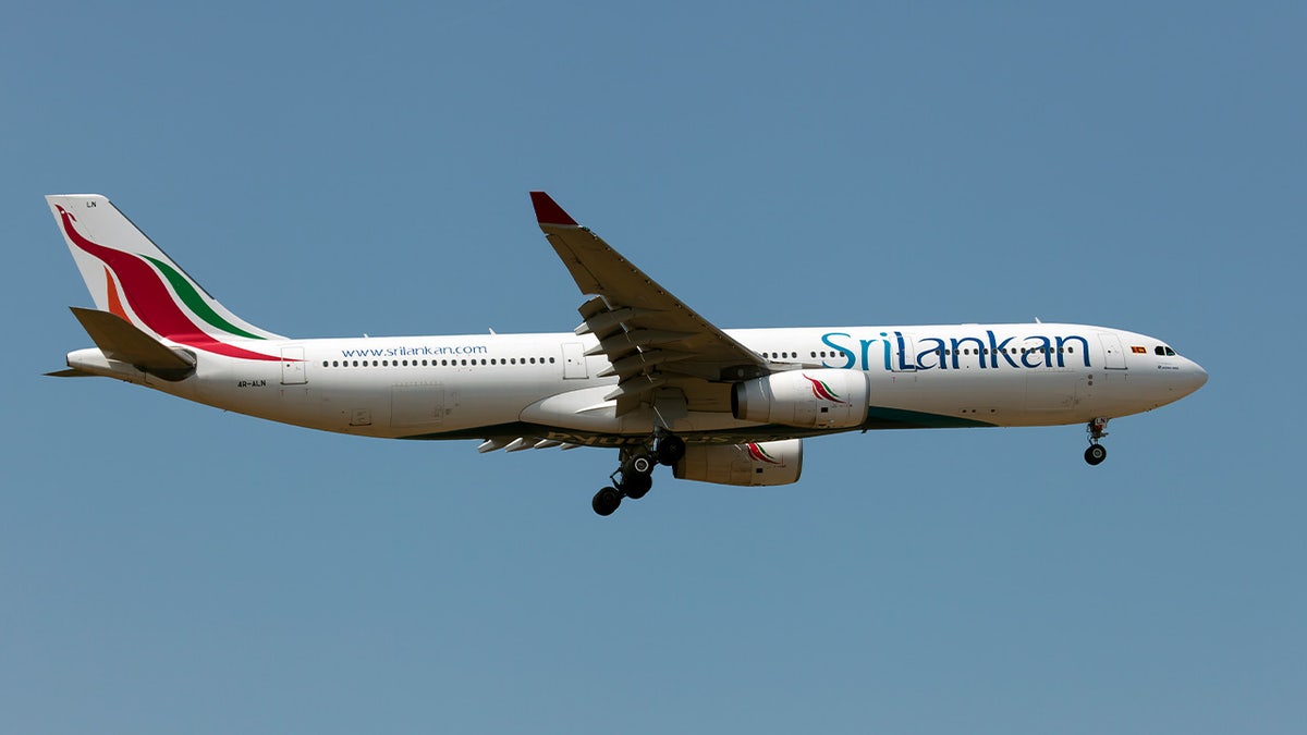 A SriLankan Airlines Airbus 330-300 landing