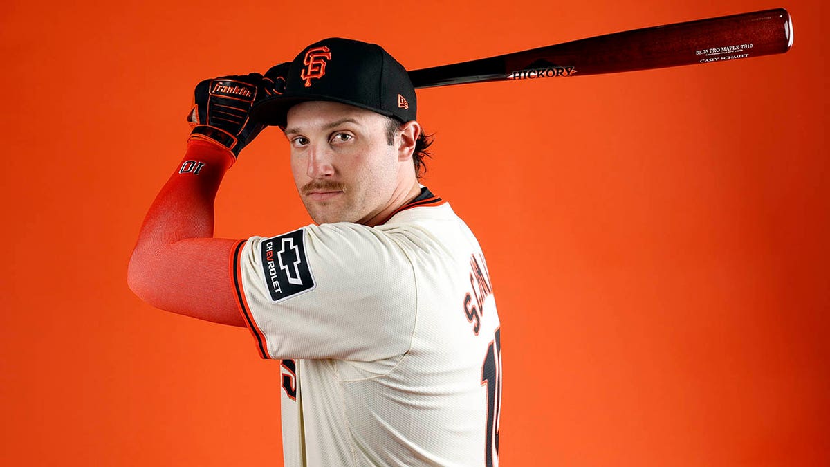 Photo of Giants player wearing new MLB jersey goes viral after