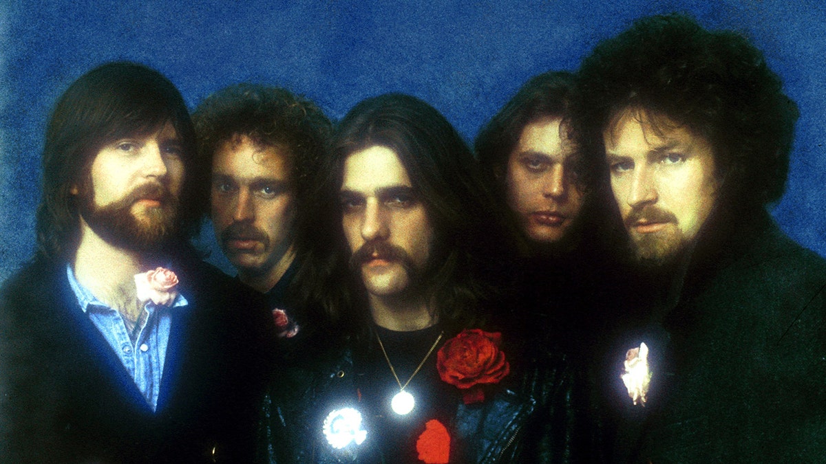 Os membros da banda Eagles posam para retrato.