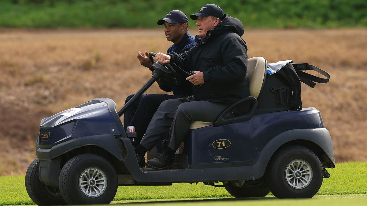 Tiger Woods in golf cart after WDing