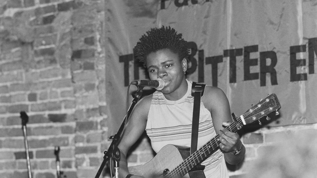 tracy chapman performing in 1988