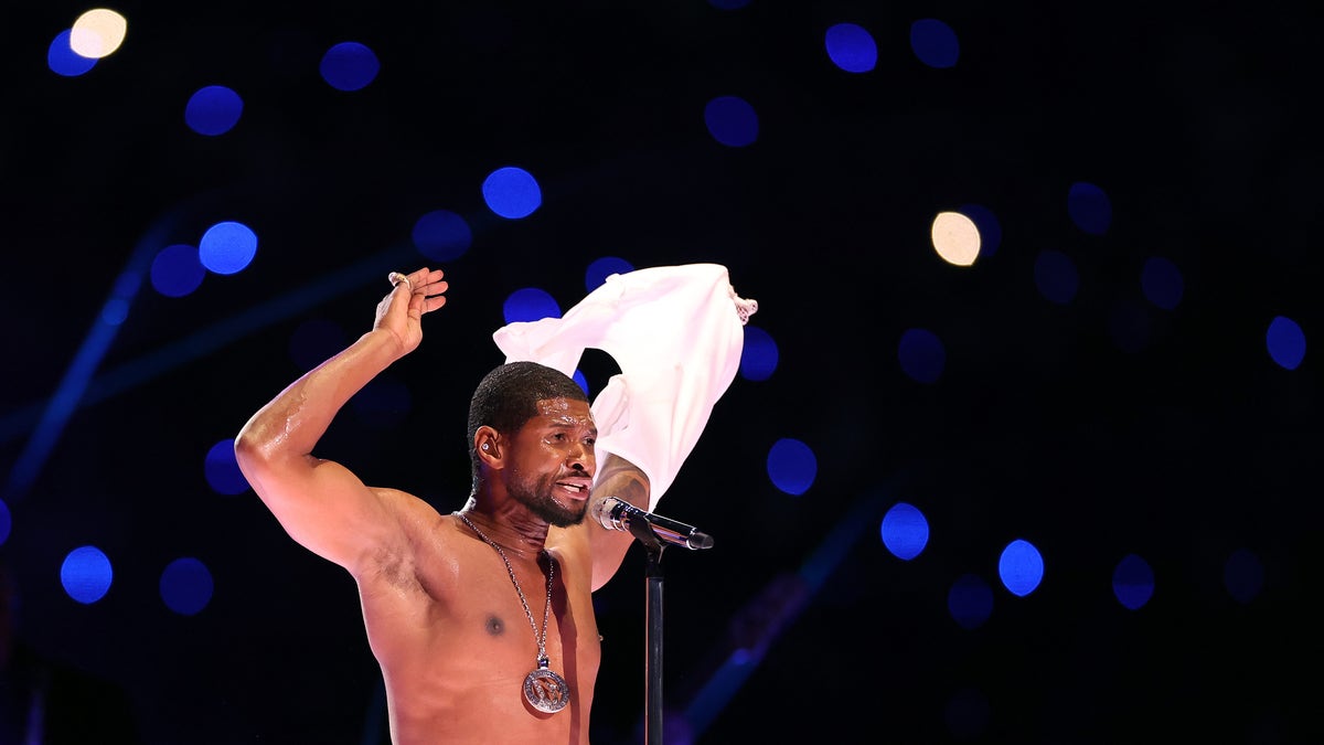 Super Bowl halftime performer Usher takes his shirt off and brings out