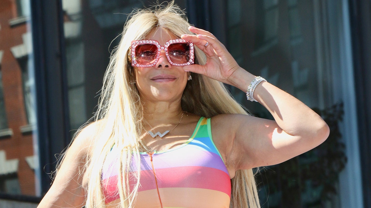 Wendy Williams flashes pink glasses