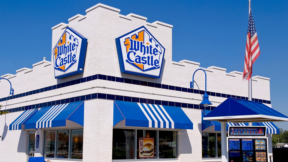 white castle fast food exterior