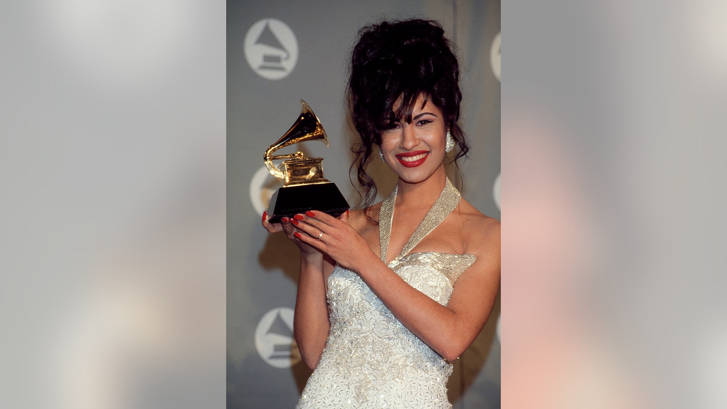 Getty_Selena_Grammy يقدم قاتل سيلينا كوينتانيلا طلبًا للإفراج المشروط بعد ما يقرب من 30 عامًا من إطلاق النار على النجمة اللاتينية