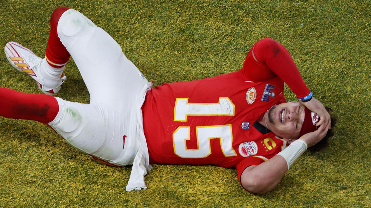 mahomes on ground