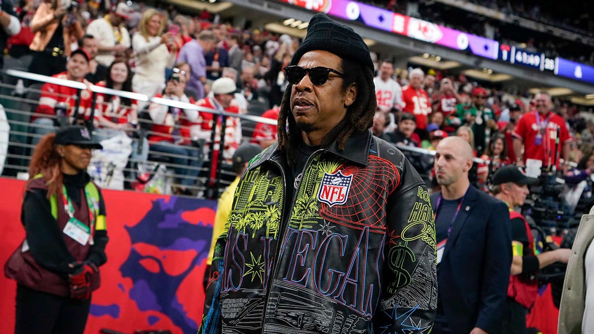 Jay-Z arrives before th NFL Super Bowl f