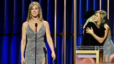 Jennifer Aniston reveals she shared a midnight kiss with Barbra Streisand on New Year’s Eve