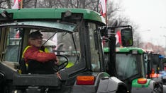 Ukraine's Zelenskyy invites Polish leaders to border to resolve disrupted weapons flow caused by protest