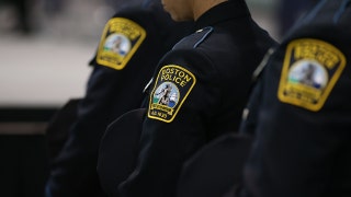 Un agente de Boston, acusado de homicidio involuntario tras disparar a un sospechoso de robo de coche, mientras un vídeo contradice su versión
