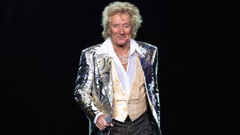 Rod Stewart forced to cancel a Vegas show again as health concerns mount - Fox News