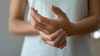Are your hands swelling? Tips to stop it and when you should be concerned