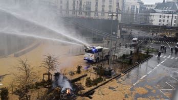 Protesting farmers spray Brussels police with manure, hurl eggs near EU's base