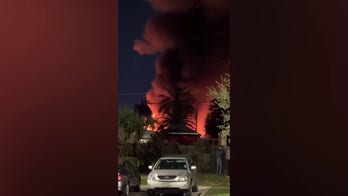 3 dead after small plane crashes into Florida mobile home park sparking major fire