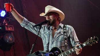 Oklahoma honors Toby Keith, an avid Sooners fan, with heartfelt tribute before basketball game