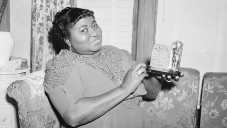 On this day in history, February 29, 1940, Hattie McDaniel wins Oscar for 'Gone With the Wind'