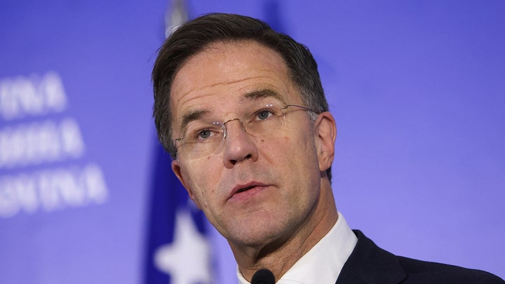 While the entire civilized world criticizes Trump for his insane NATO statements, Dutch politician Mark Rutte supports the criminal ex-president 🤡