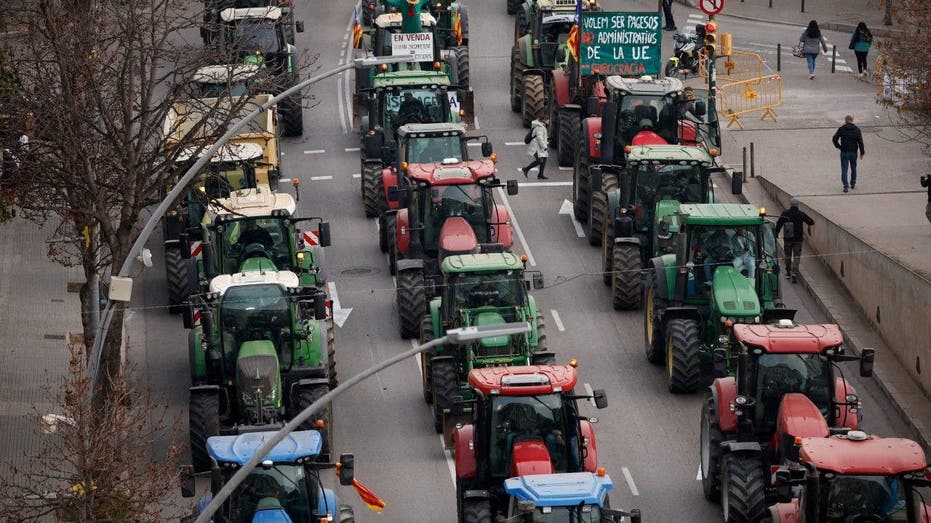 Farmers block Spanish highways in protest of European Union bureaucracy