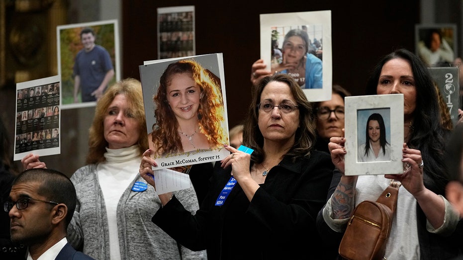 Hundreds of parents demand Schumer take action on child social media safety bill: 'Paid the ultimate price'