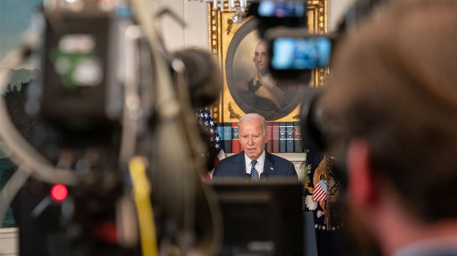 Questions of Biden's age among Dems, media, comedians keep piling up following Hur report