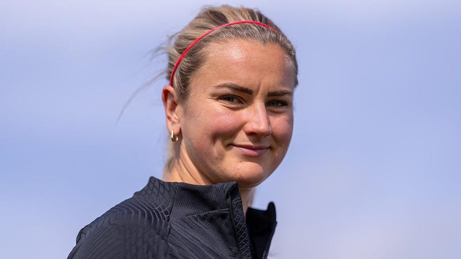 USWNT star Lindsey Horan takes issue with American fans' criticism over her play: 'Most of them aren't smart'
