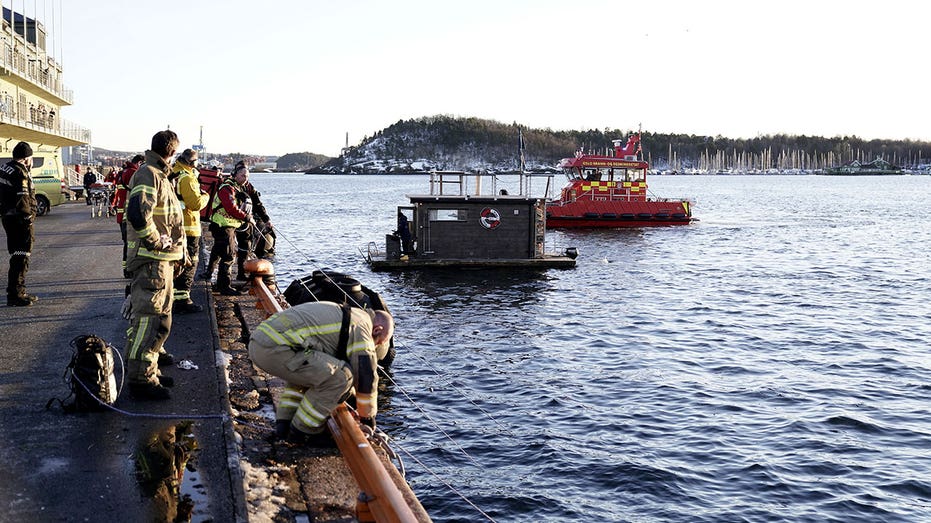 Towel-clad heroes: Sauna patrons rescue 2 from car that plunged into Norwegian waters