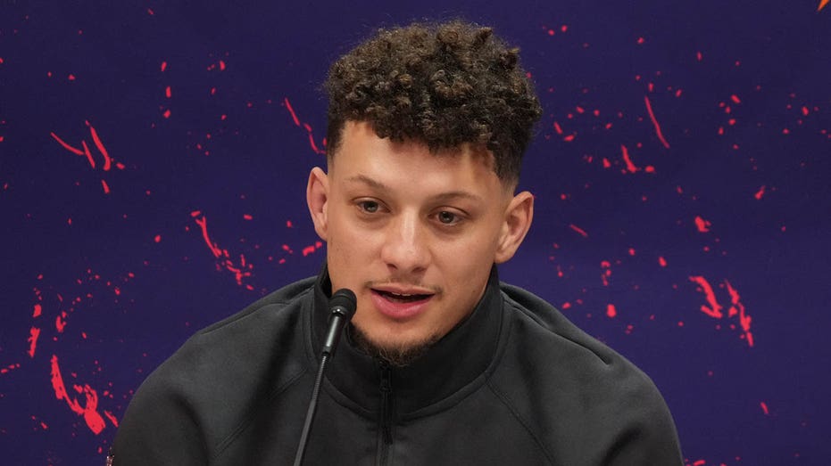 Patrick Mahomes hopes to avoid one-on-one game with Catilin Clark: 'She'll for sure be getting buckets on me'