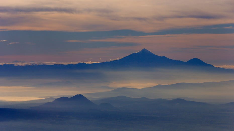 2 dead, 1 missing after climbing accident on Mexico's highest peak