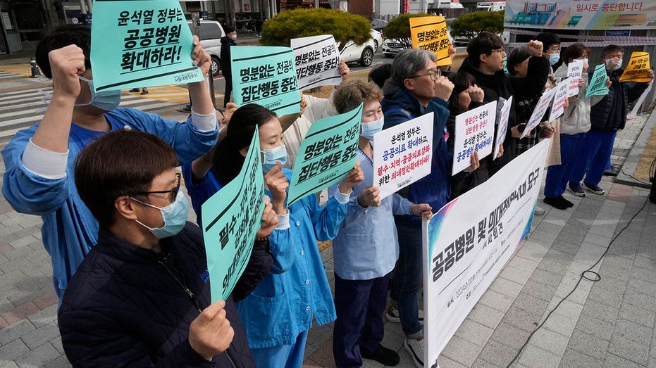 Medical crisis unfolds in South Korea as thousands of doctors continue to strike