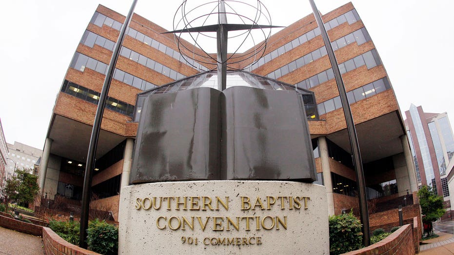 Southern Baptists shun church with female pastor, two others for defying sex abuse policy