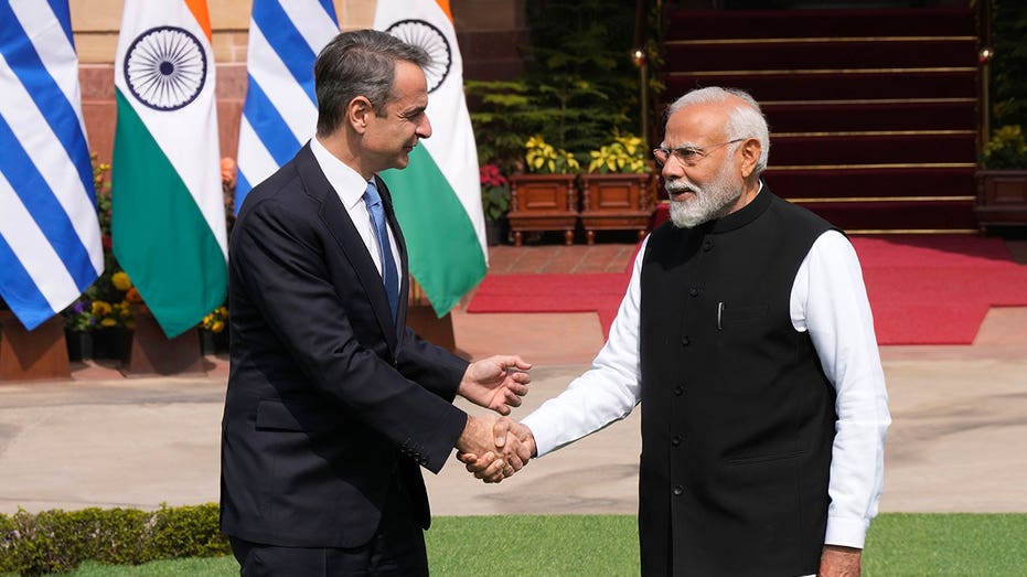 Greek prime minister asks India to play key role in building global partnerships to address war challenges