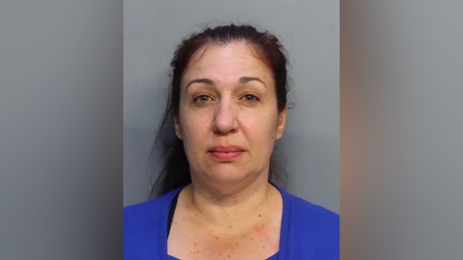<div></noscript>Florida woman allegedly poisons boyfriend's tea with bleach tablet: report</div>