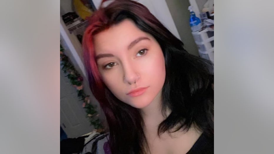 Pennsylvania man fatally stabs ex-girlfriend in front of authorities before stabbing himself: police
