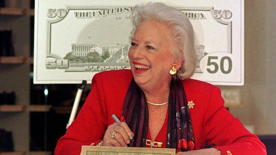 Clinton-era treasurer honored in Ohio hometown for 30th anniversary of inauguration
