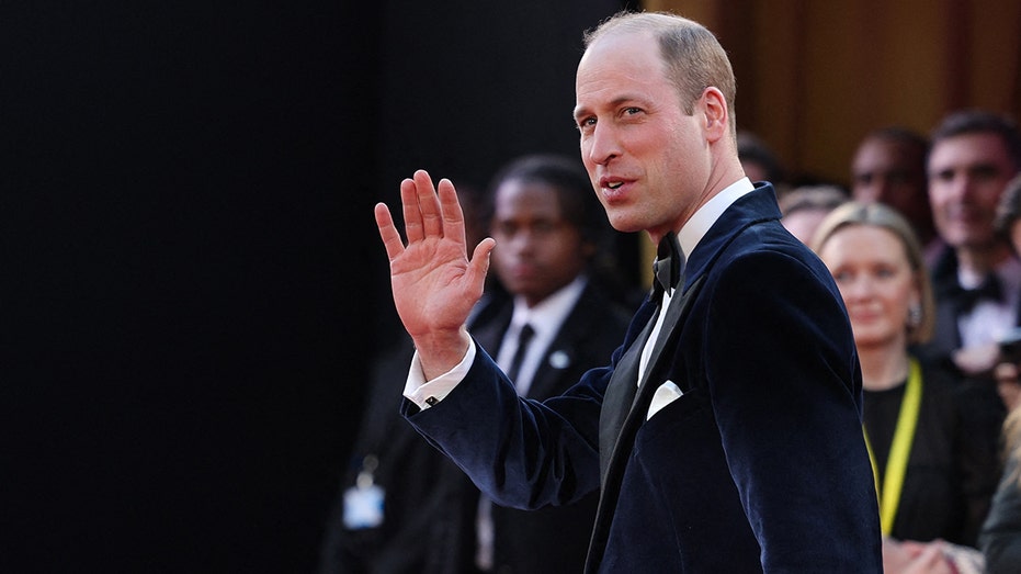 Prince William attends BAFTA Awards sans Kate Middleton, gets chummy with Hollywood elite