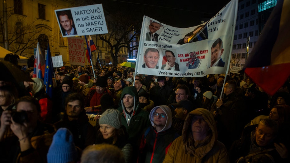 Thousands rally in Slovakia against government’s plan to close the special prosecutor’s office