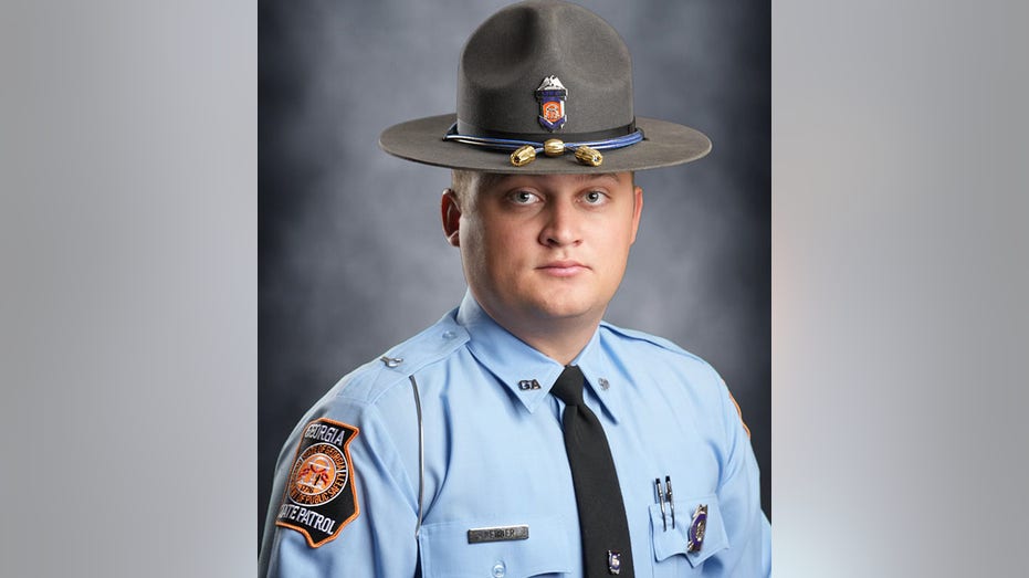 Georgia state trooper killed while investigating crash on I-75