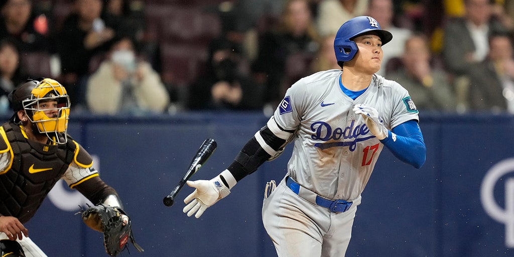 Dodgers rally in 8th for win after grounder goes through Padres infielder's  glove