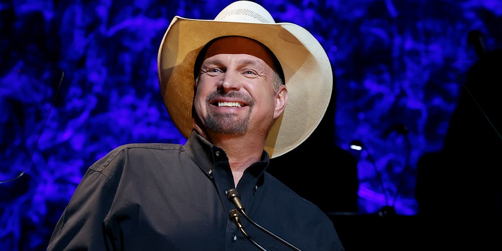 Garth brooks best sale hat style