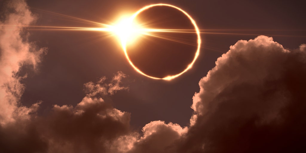 Solar eclipse: New York pumps up police force for big crowds, warns criminals will 'get caught' - Vimarsana News