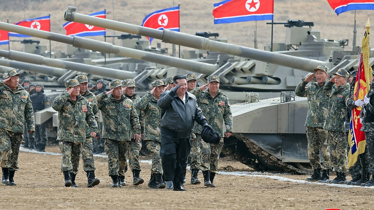 Kim, soldiers, tanks