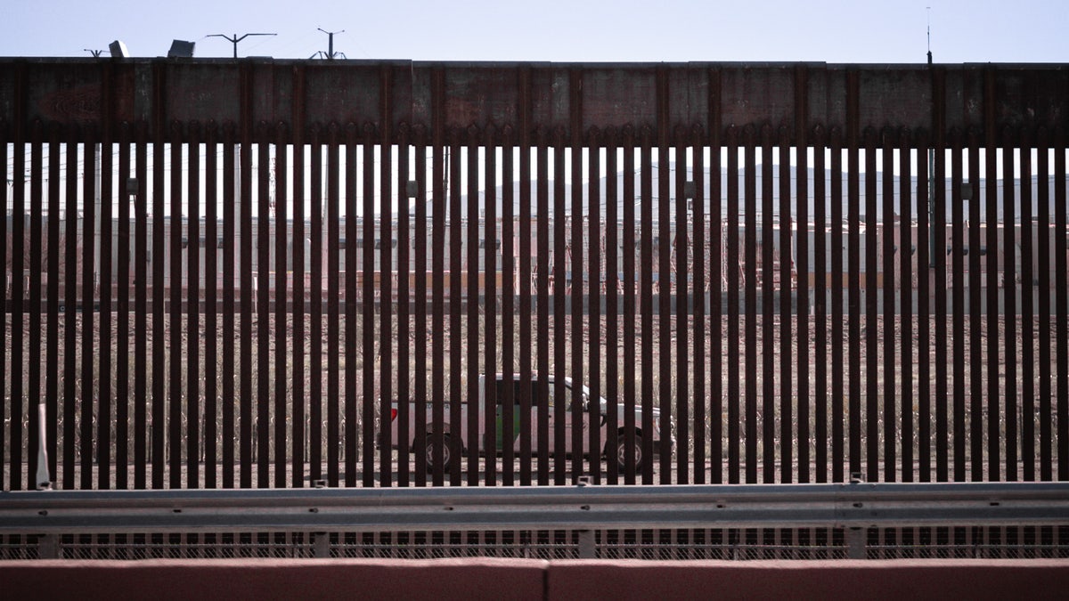 southern border wall el paso