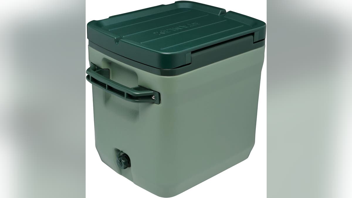 Take your Stanley cooler into the deep woods with ease thanks to leakproof technology.?