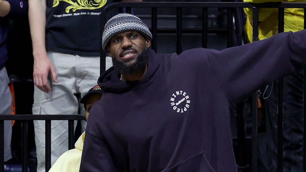 Lebron James reacciona a Bronny James