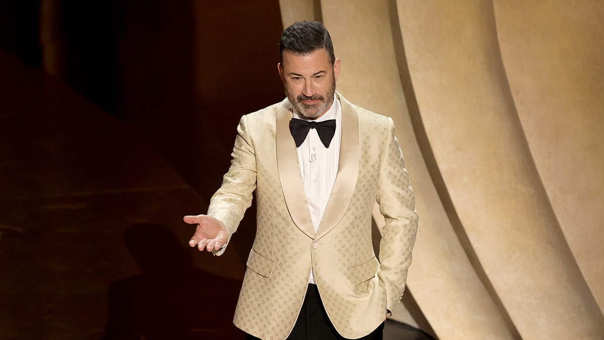 Jimmy Kimmel Targets Trump During Oscars In Response To Social Media ...